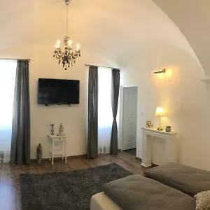Frank Deluxe Nyaraló